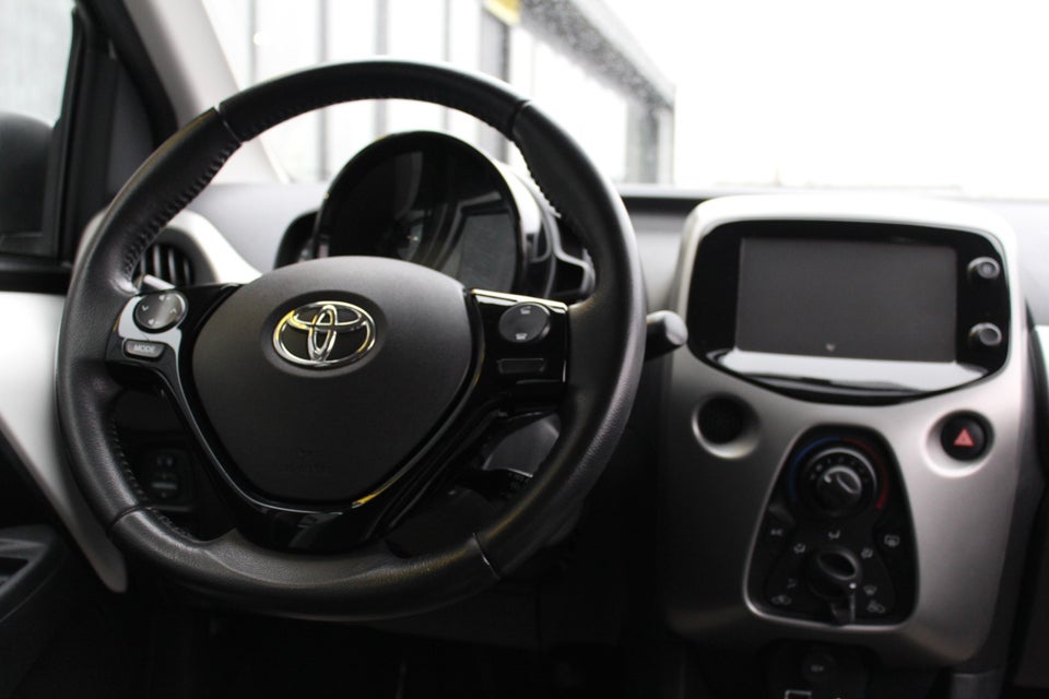 Toyota Aygo 1,0 VVT-i x-play 5d