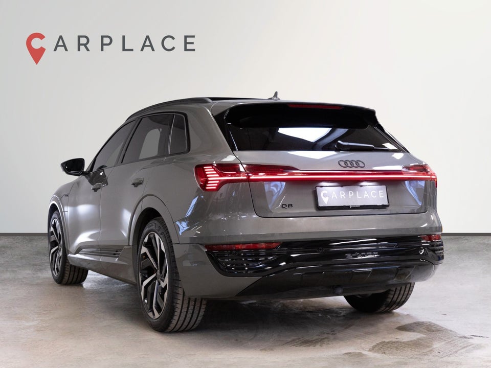 Audi Q8 e-tron 55 Advanced quattro 5d
