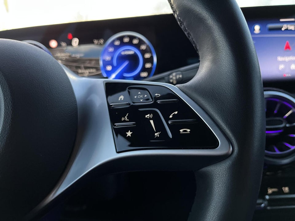 Mercedes EQA300 Progressive 4Matic 5d