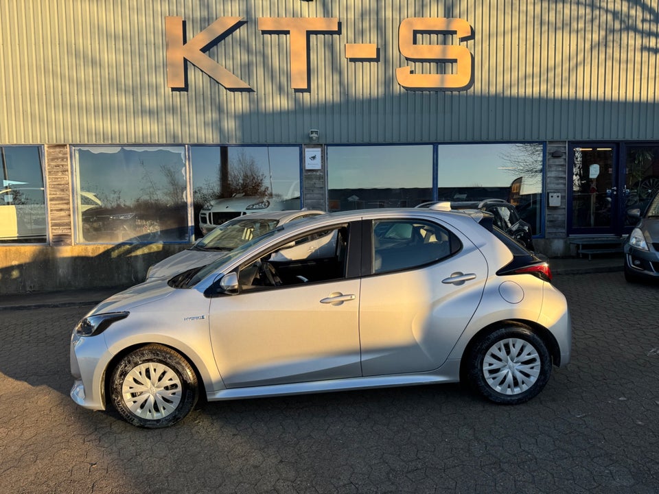 Toyota Yaris 1,5 Hybrid H1 e-CVT 5d