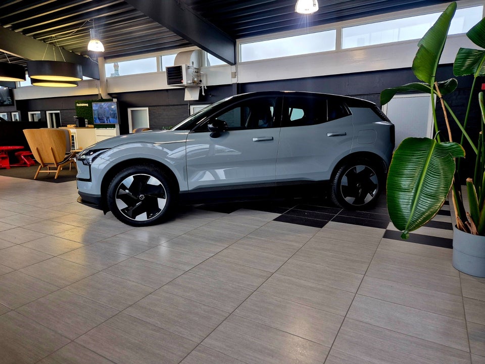 Volvo EX30 Extended Range Plus 5d