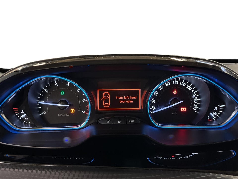 Peugeot 2008 1,2 PureTech 130 Allure Sky 5d