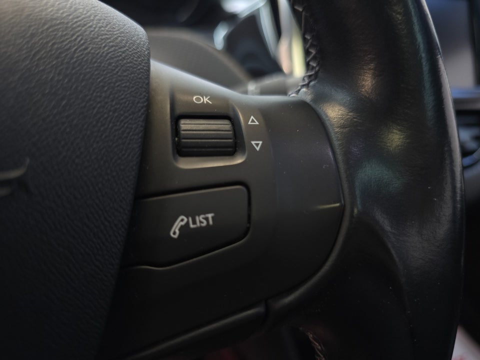 Peugeot 2008 1,2 e-THP 110 Desire Sky 5d