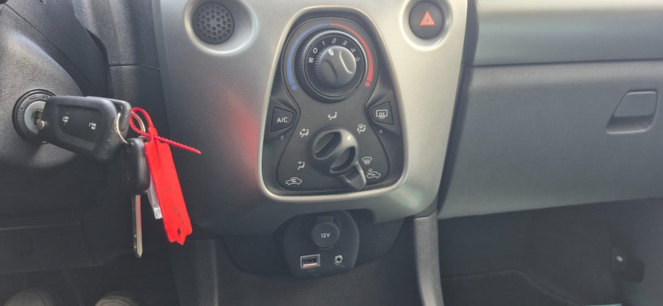 Peugeot 108 1,0 e-VTi 69 Allure 5d