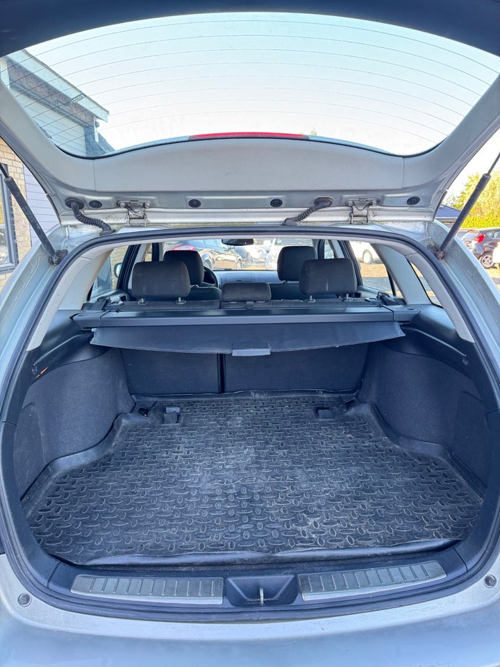 Toyota Avensis 2,0 Sol stc. 5d