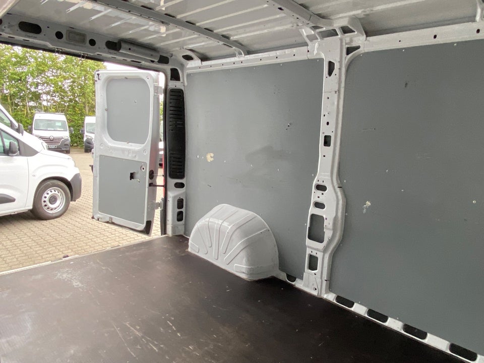 Peugeot Boxer 333 2,2 BlueHDi 140 L2H1 Premium