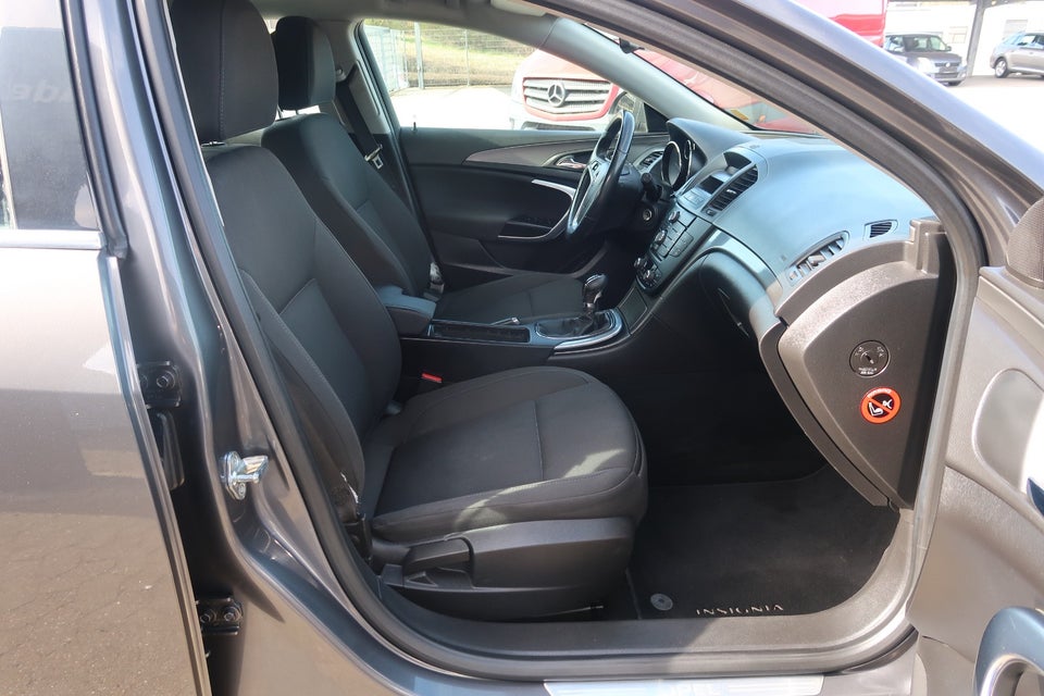 Opel Insignia 1,8 Essentia 5d