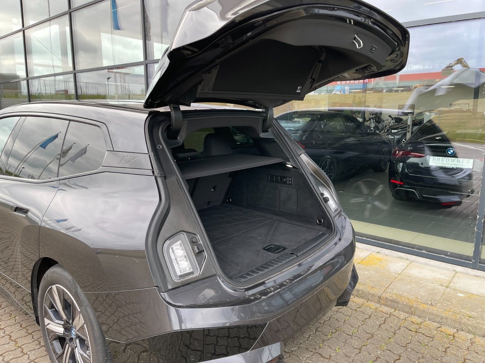 BMW iX xDrive40 Fully Charged 5d