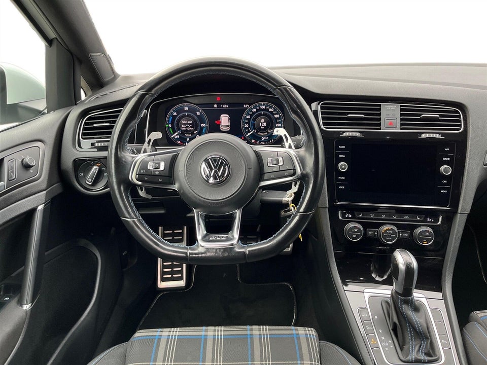 VW Golf VIII 1,4 GTE DSG 5d