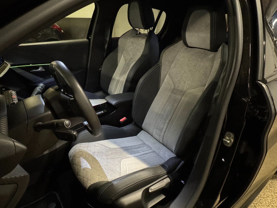 Peugeot e-208 50 GT 5d