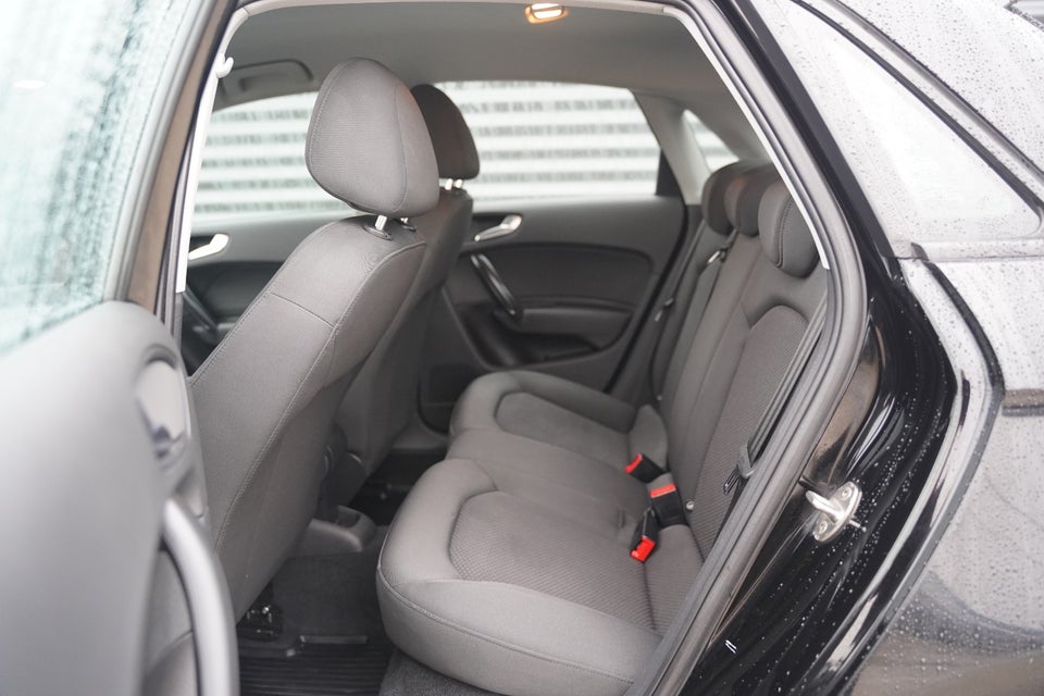 Audi A1 1,6 TDi 90 Attraction Sportback 5d