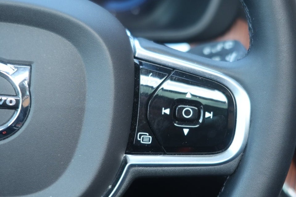 Volvo XC60 2,0 T8 ReCharge Ultimate Dark aut. AWD 5d