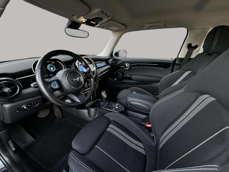 MINI Cooper SE Essential 3d