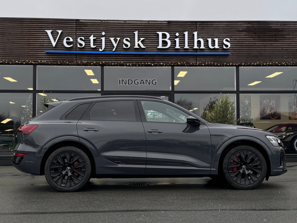 Audi Q8 e-tron 55 S-line quattro 5d