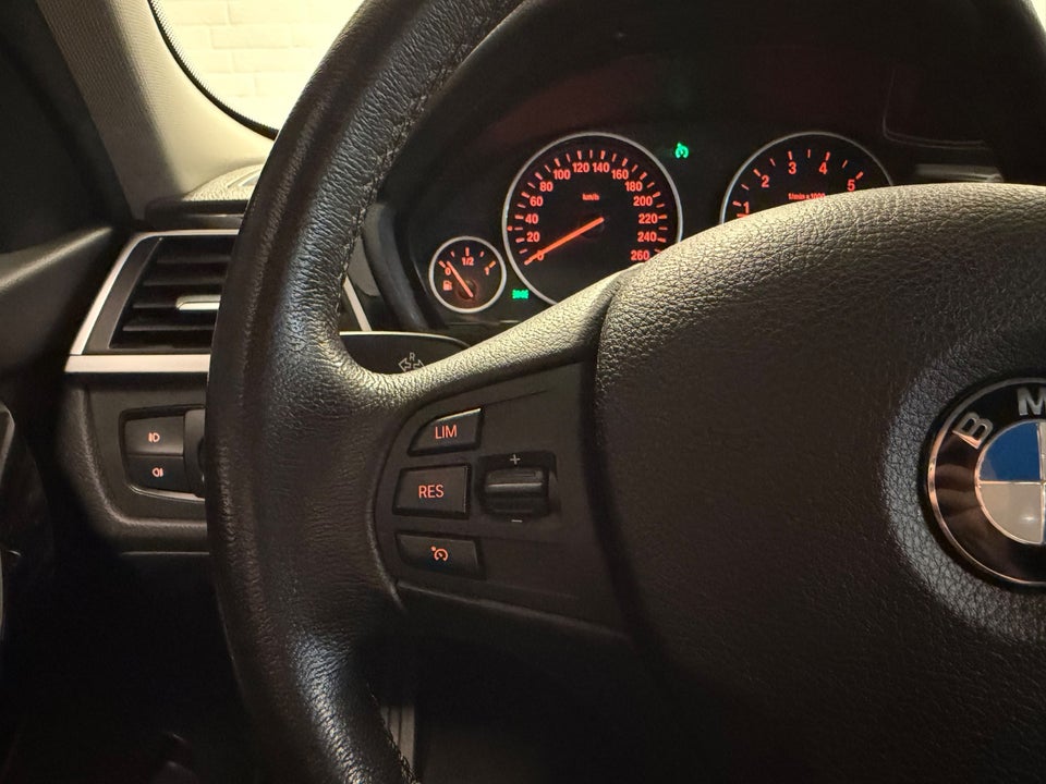 BMW 320i 2,0 Touring Advantage aut. 5d
