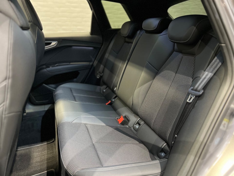 Audi Q4 e-tron 45 S-line 5d