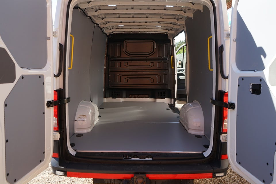 VW Crafter 35 2,0 TDi 140 Kassevogn L3H1