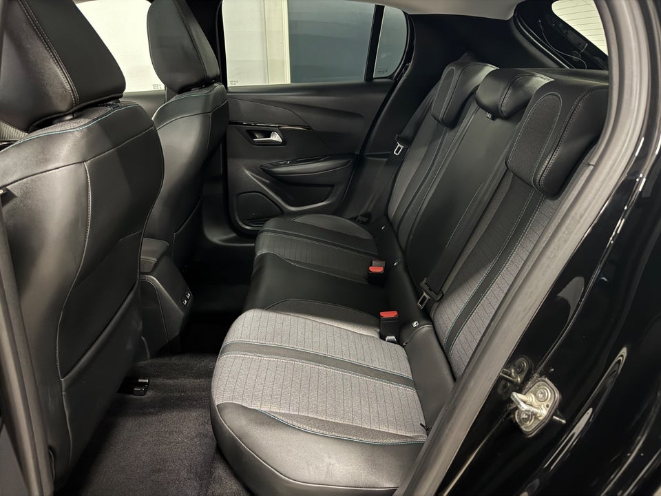 Peugeot 208 1,2 PureTech 100 Allure Sky 5d