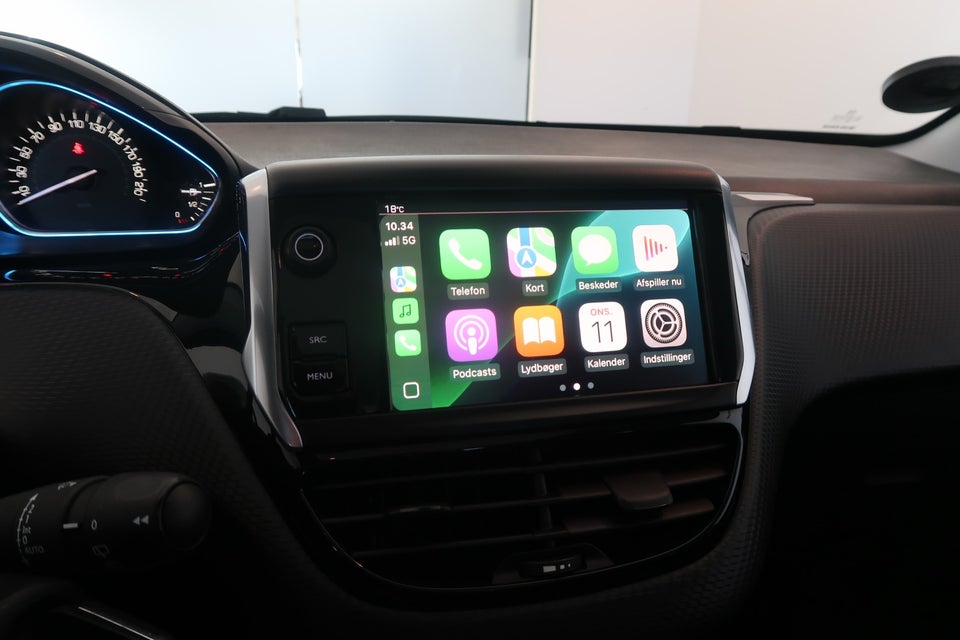 Peugeot 2008 1,6 BlueHDi 100 Selection Sky 5d