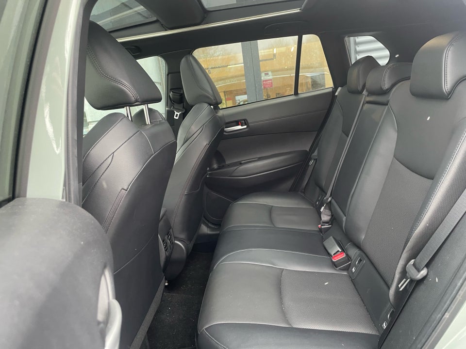 Toyota Corolla Cross 2,0 Hybrid Elegant Luxury CVT 5d