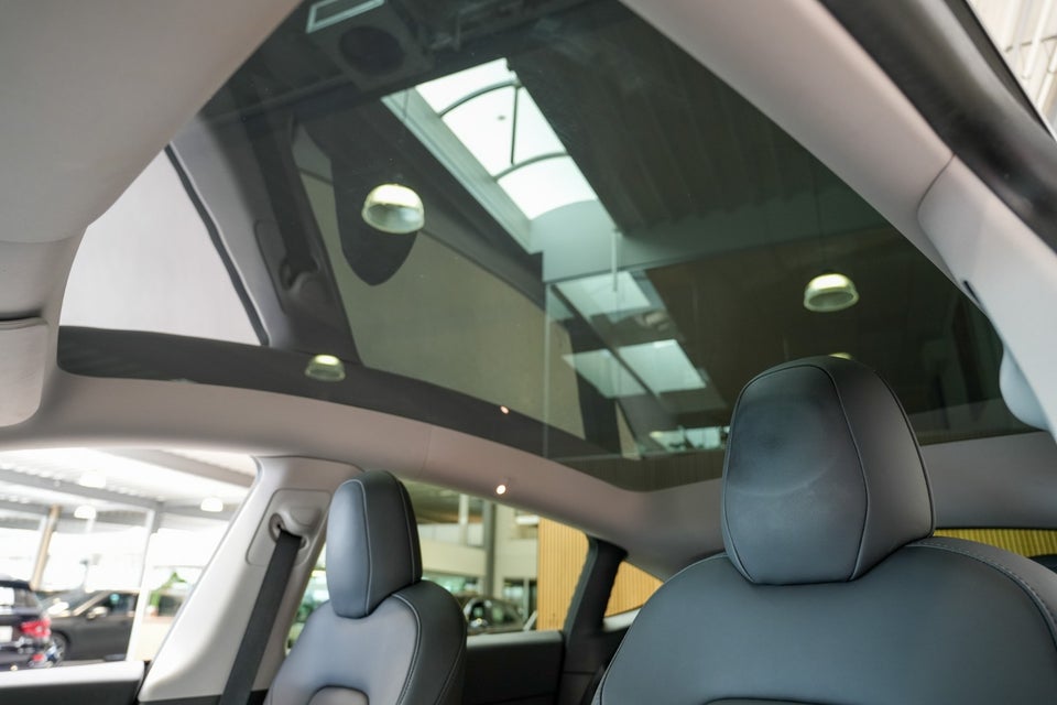 Tesla Model Y Long Range AWD 5d