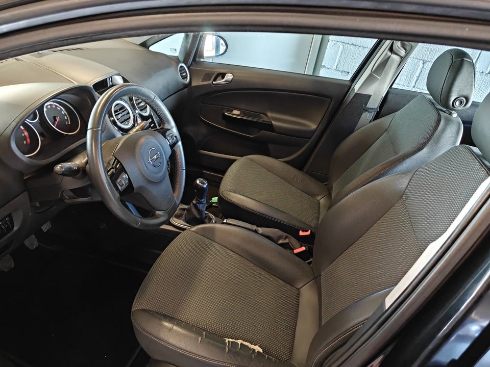 Opel Corsa 1,2 16V Cosmo 5d