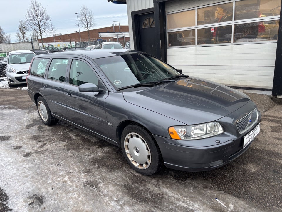 Volvo V70 2,4 140 Momentum 5d