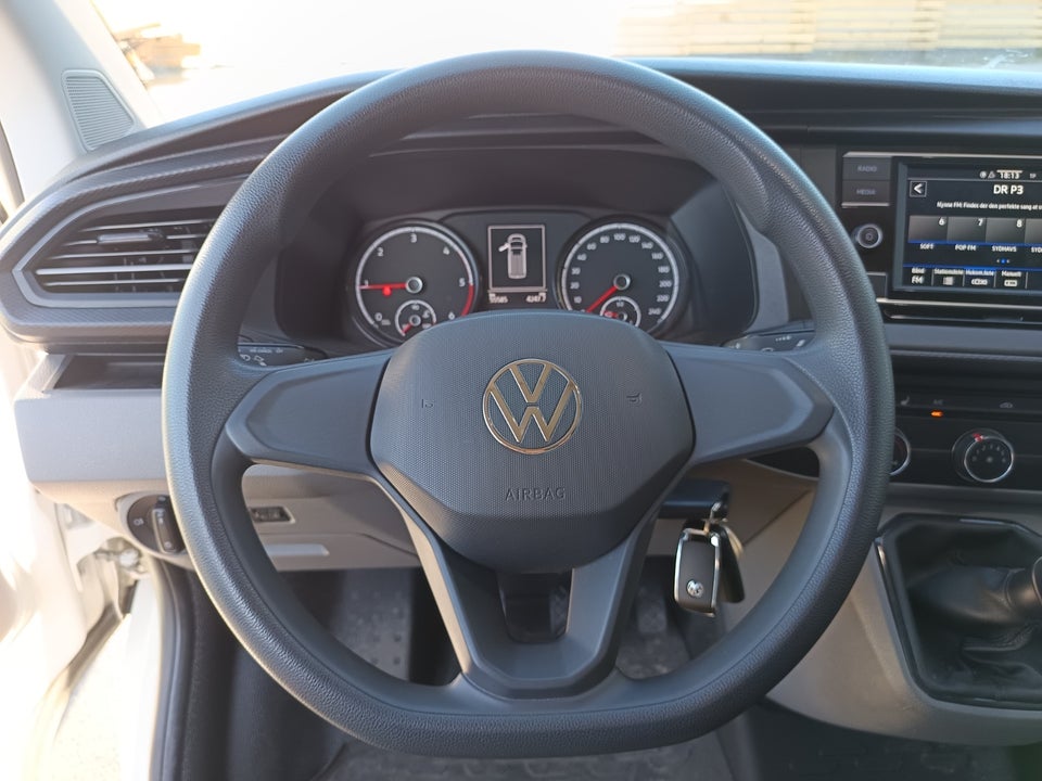 VW Transporter 2,0 TDi 110 Kassevogn kort