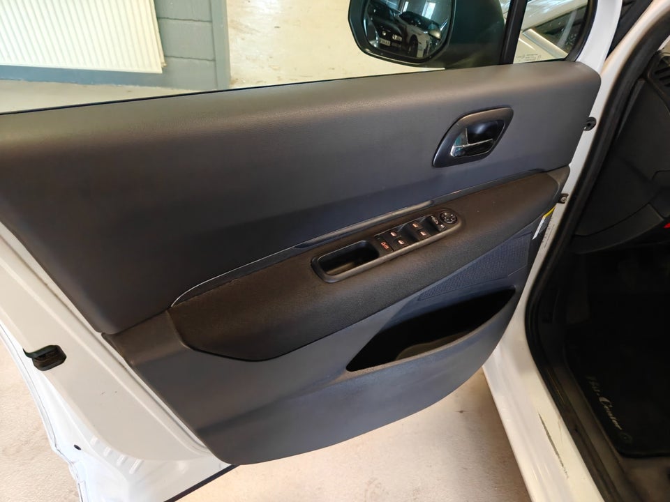 Peugeot 5008 1,6 HDi 109 Premium 7prs 5d