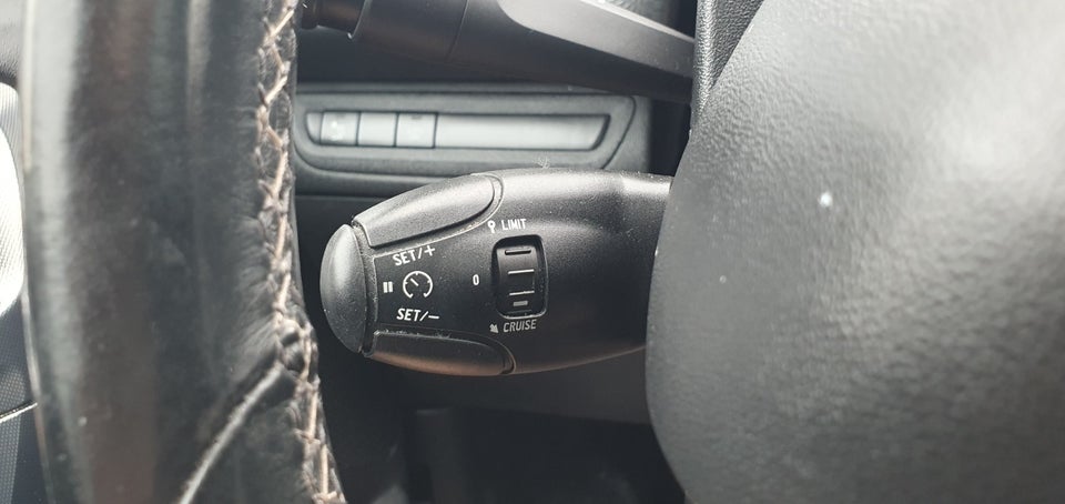 Peugeot 2008 1,2 PureTech 130 Selection Sky 5d