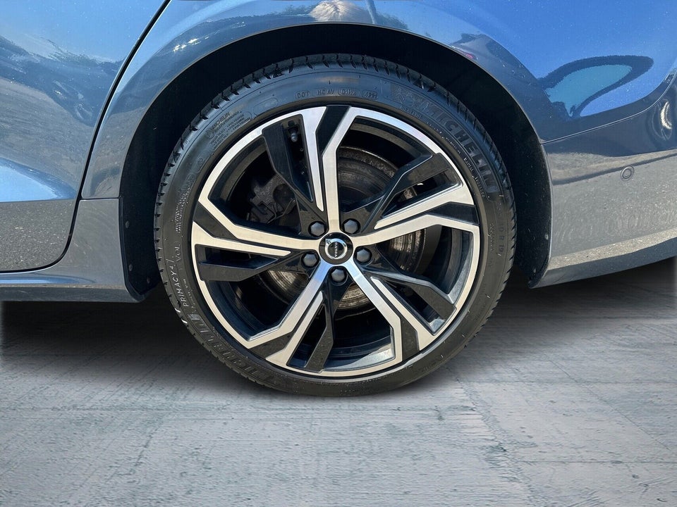 Volvo V60 2,0 T6 ReCharge Ultimate Dark aut. AWD 5d