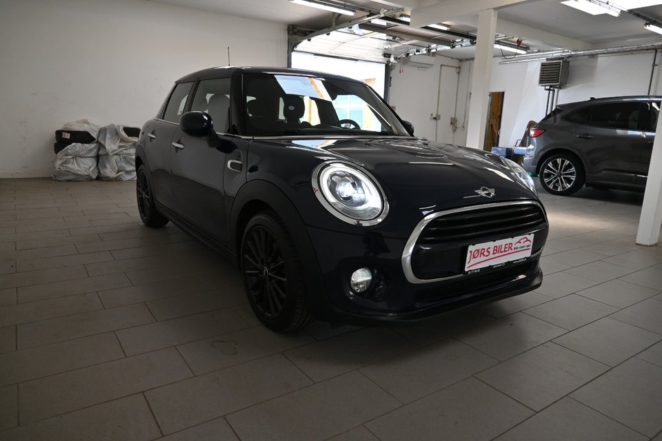 MINI Cooper 1,5 Essential Edition 5d