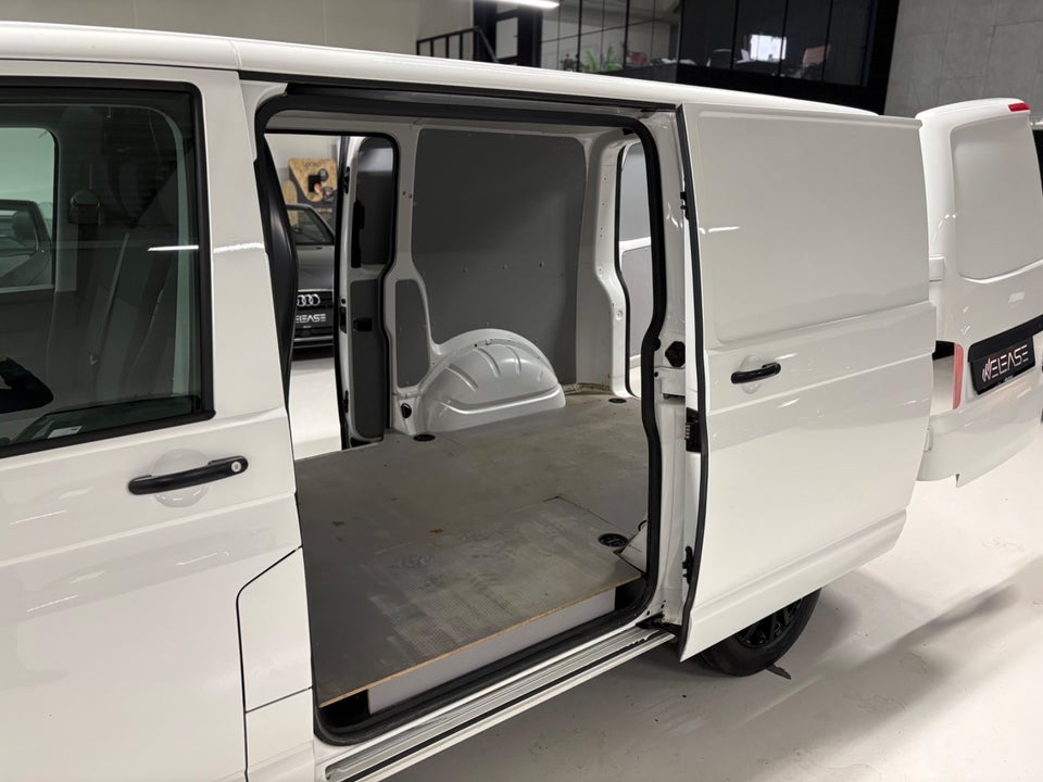 VW Transporter 2,0 TDi 150 Kassevogn DSG kort
