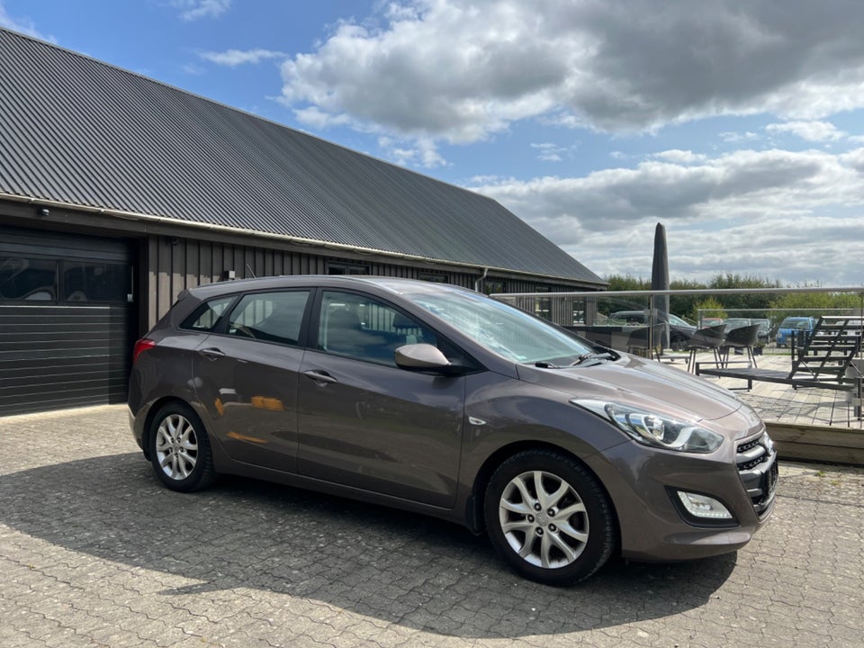 Hyundai i30 1,6 CRDi 110 Active+ CW 5d