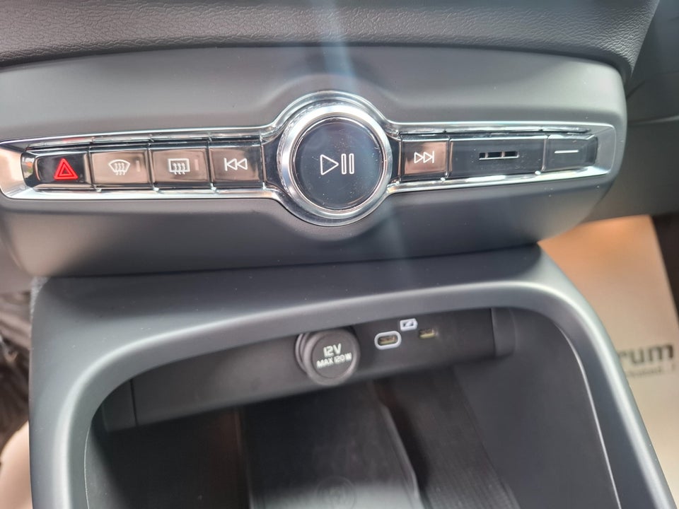 Volvo XC40 ReCharge Extended Range Plus 5d