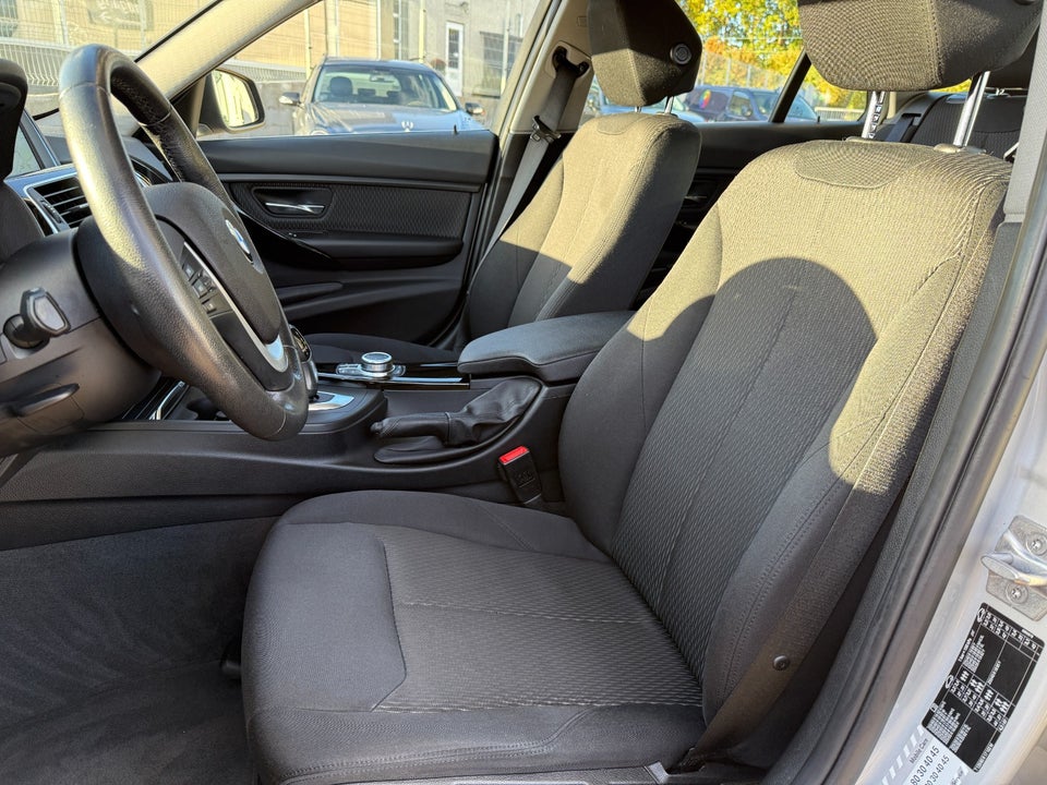 BMW 320i 2,0 Touring Advantage aut. 5d