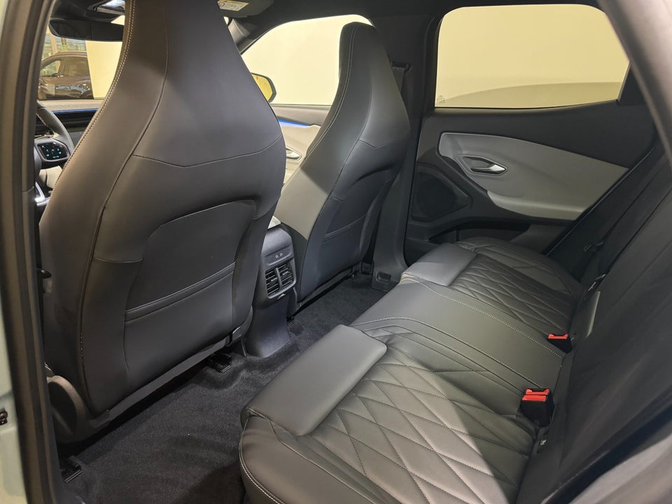 Ford Explorer 84 Premium Extended Range AWD 5d