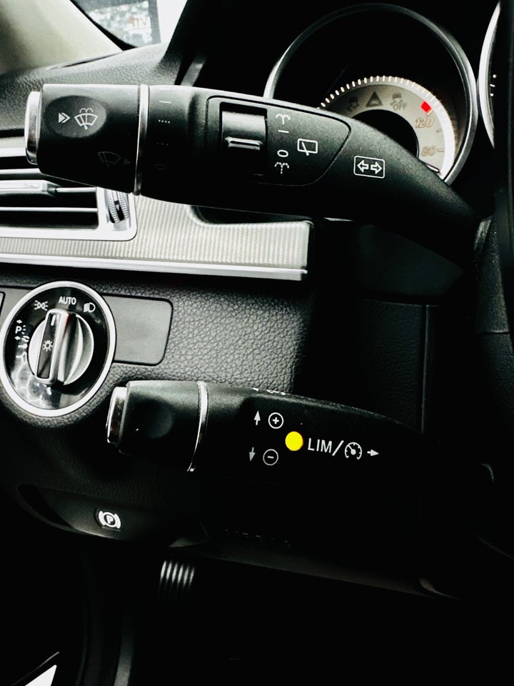 Mercedes E220 2,2 BlueTEC Avantgarde stc. 5d
