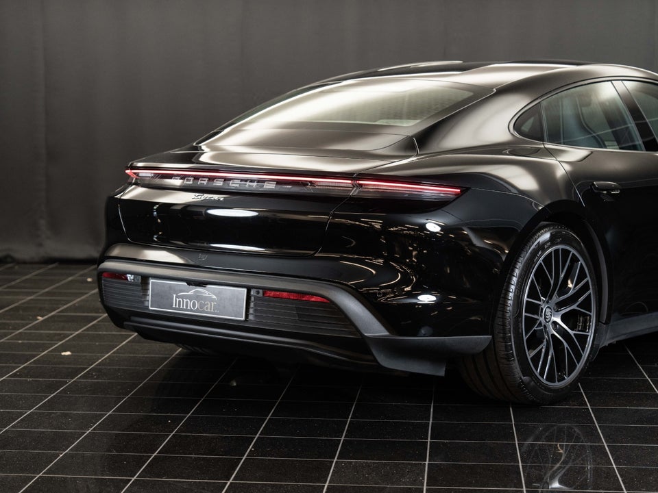 Porsche Taycan Performance+ 4d