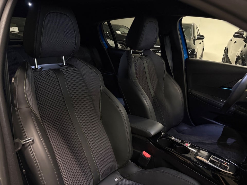 Peugeot e-208 50 GT 5d