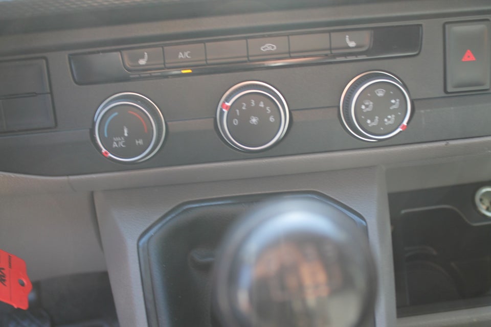 VW Transporter 2,0 TDi 110 Kassevogn lang