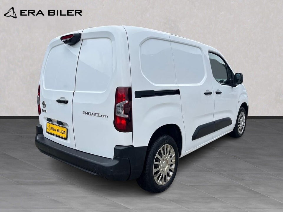 Toyota ProAce City 1,5 D 102 Medium Comfort 5d