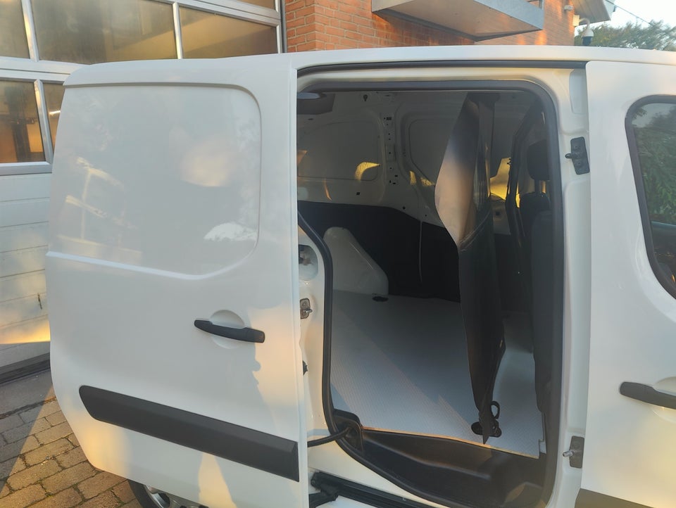 Peugeot Partner 1,6 BlueHDi 75 L1 Flex Van 5d