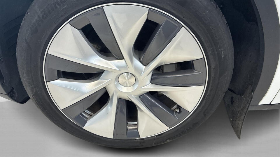 Tesla Model Y Long Range AWD 5d