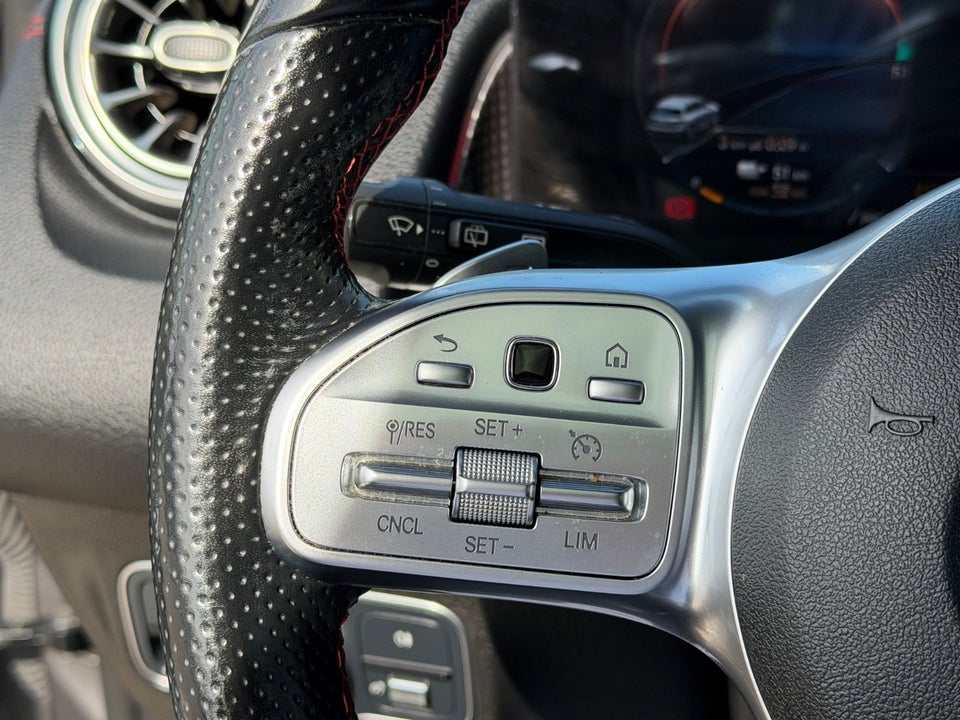 Mercedes EQB300 AMG Line 4Matic 5d