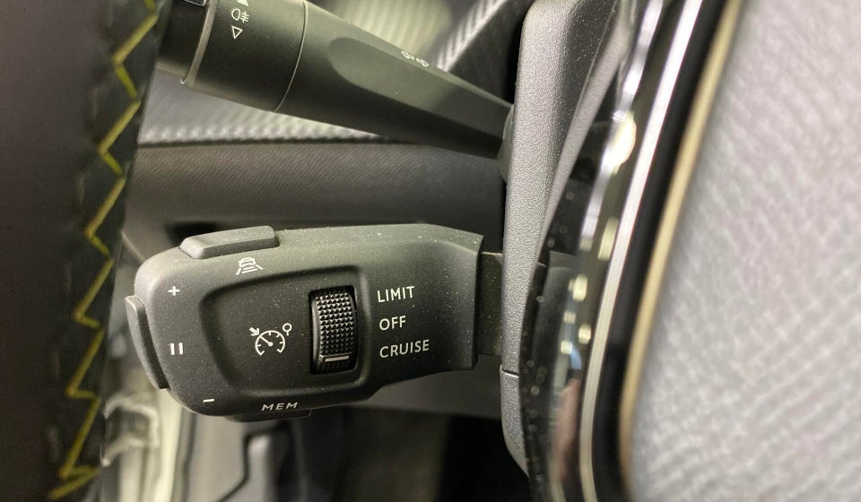 Peugeot e-208 50 GT 5d