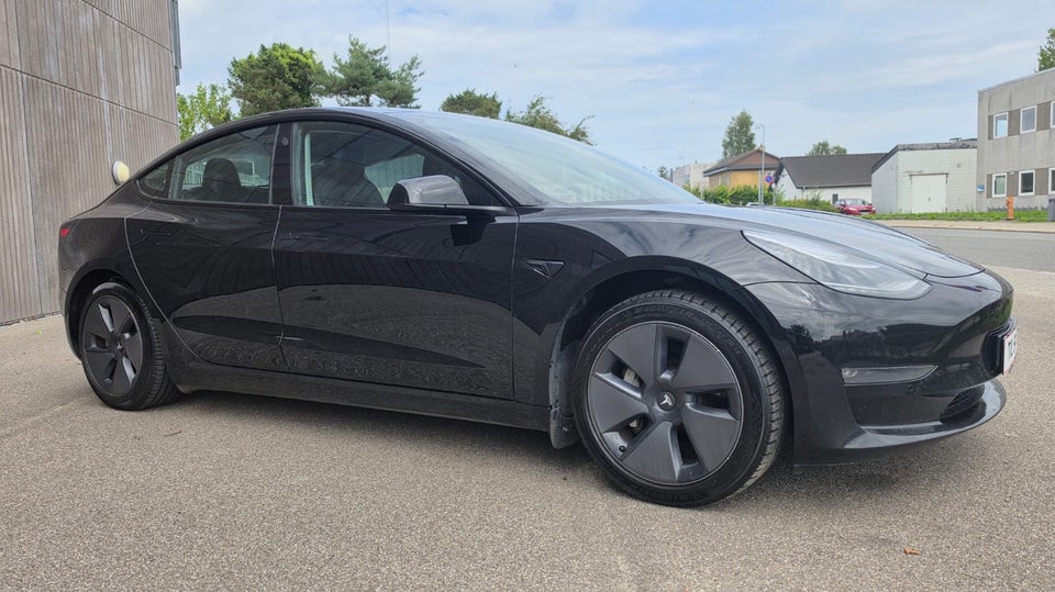 Tesla Model 3 Long Range AWD 4d