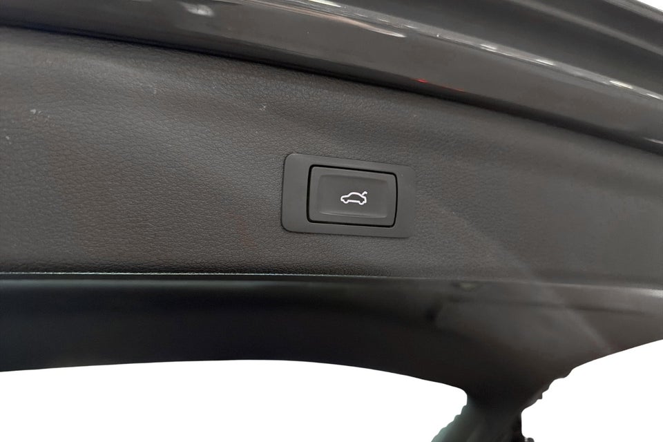 Audi Q3 45 TFSi e Attitude plus S-tr. 5d