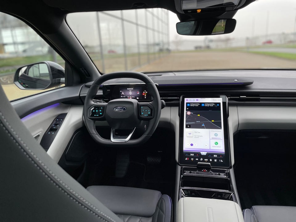 Ford Explorer 82 Premium Extended Range 5d