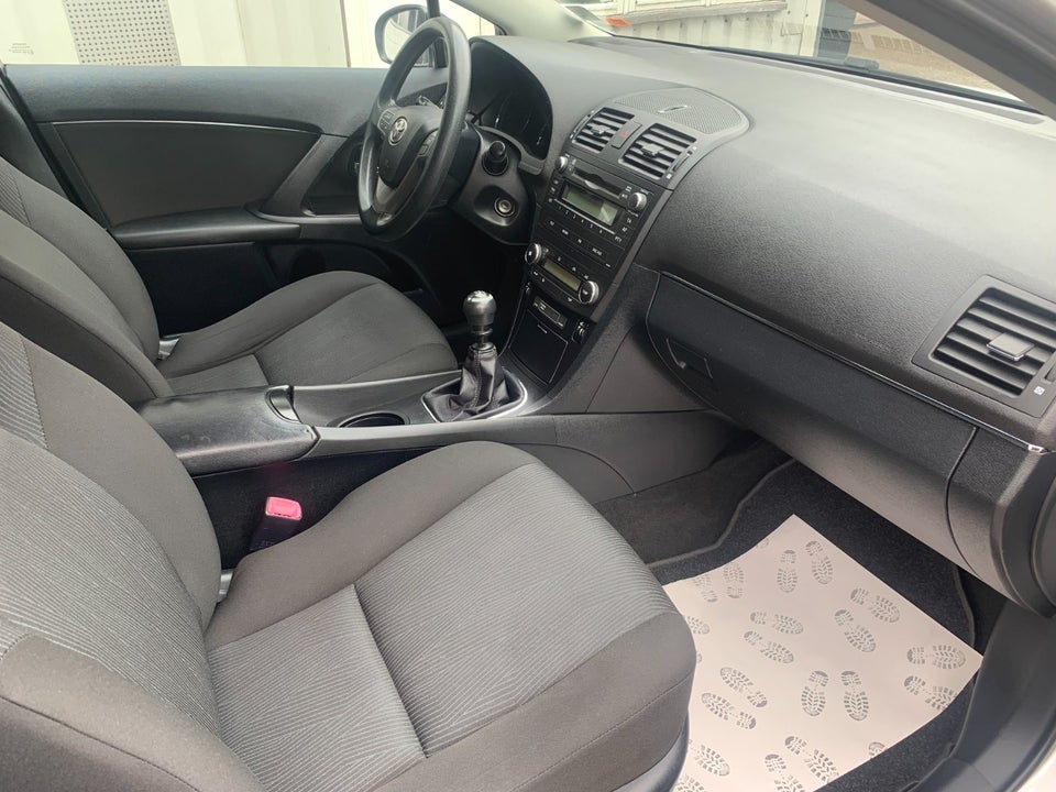 Toyota Avensis 1,6 VVT-i T1 stc. 5d